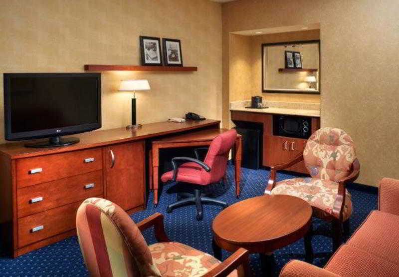 Courtyard By Marriott Chicago Naperville Extérieur photo